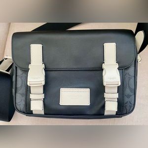 Coach Messenger/Crossbody/Camera Bag
